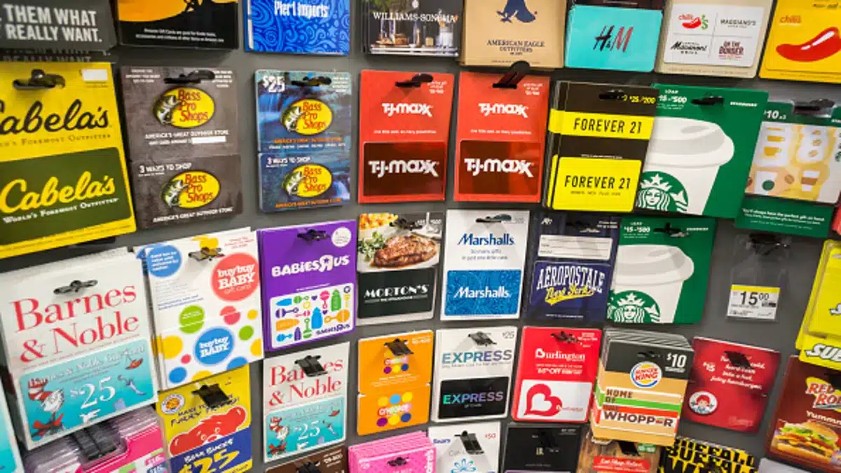 What Are the Pros and Cons of Gift Cards?